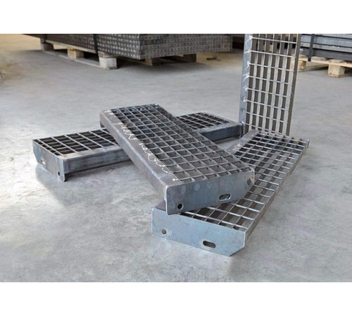 Ступень из сварного настила